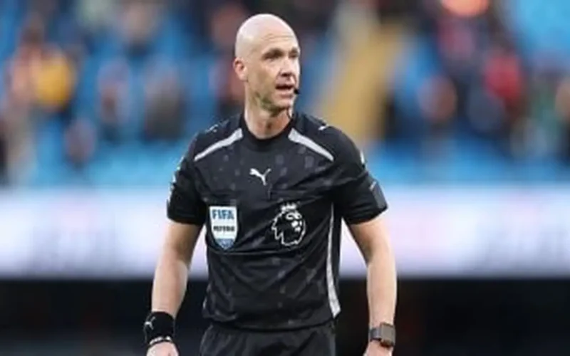 الجولة 22.. أنتوني تايلور حكم ديربي مانشستر الإنجليزي